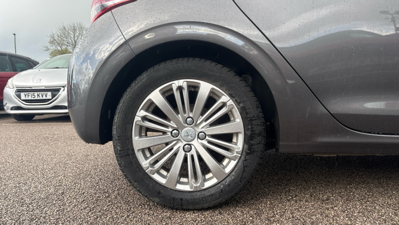 Peugeot 208 1.2 PureTech 82 Allure 5dr Petrol Hatchback